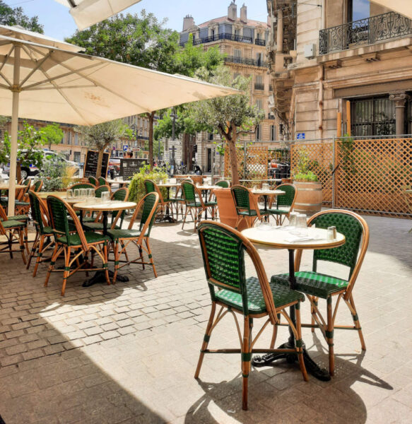 vertrouwde coconnetje zonnig terras